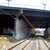 DB Netz Berlin - Montage Berührungsschutz an einer Bahnbrücke
